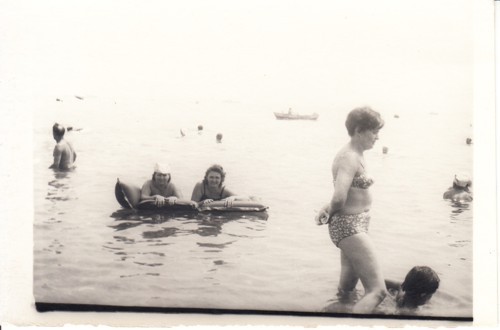 На море